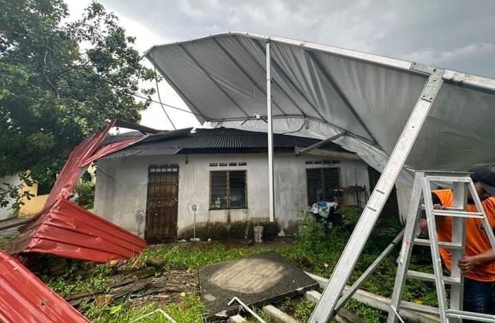Storm damages over 50 houses in Kg Melayu Majidee