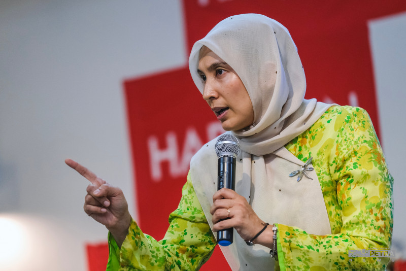 Nurul Izzah pans racial rhetoric, slander in Sungai Bakap campaign