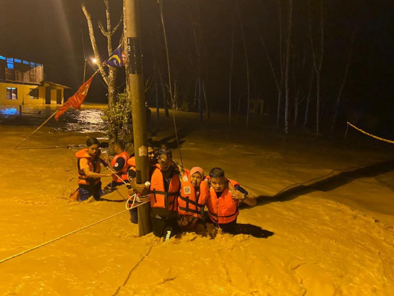 Flash floods trigger evacuations across northern Malaysia