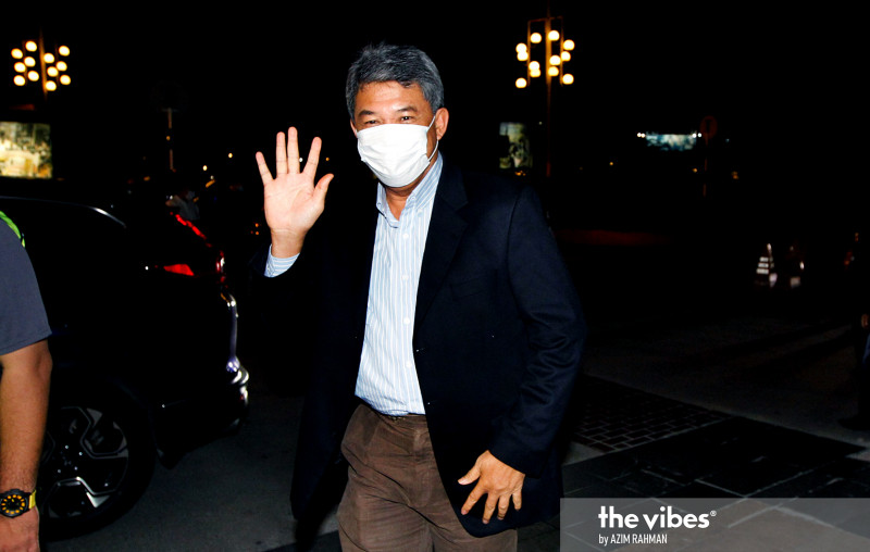 [UPDATED] Tok Mat arrives at Umno HQ