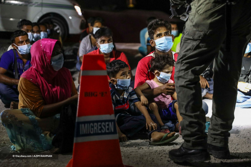 [PHOTOS] 156 held in raid on illegal Cyberjaya migrant settlement
