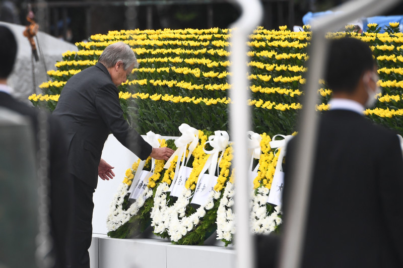 ‘Humanity playing with loaded gun’, warns UN head at Hiroshima anniversary