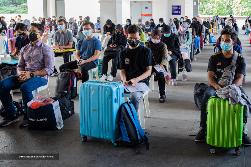 70,000 varsity students start journey home for Raya in stages