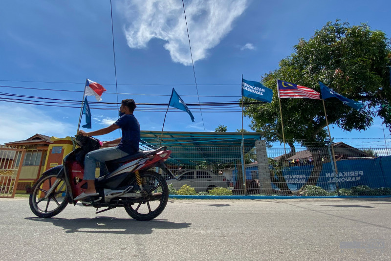 Law-abiding or lacklustre? Melaka sees subdued flag war ahead polls