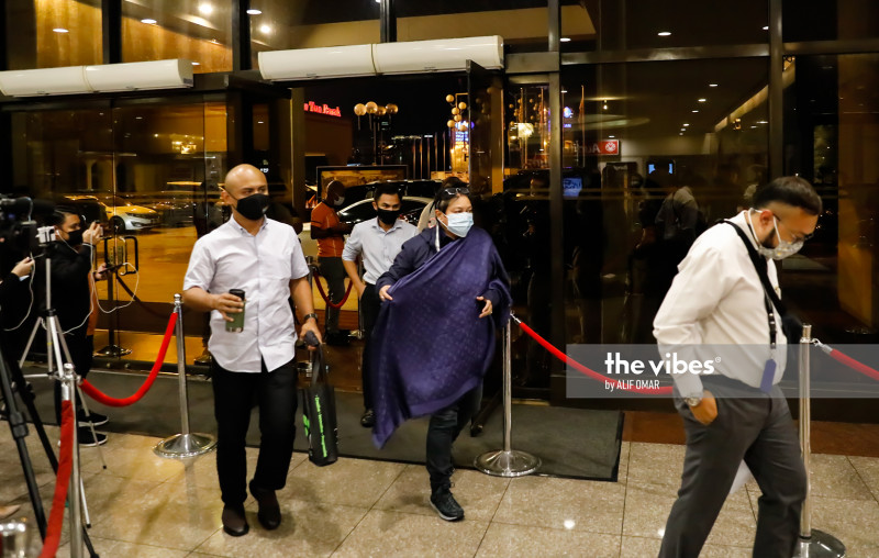 Umno leaders meet amid Perak political crisis