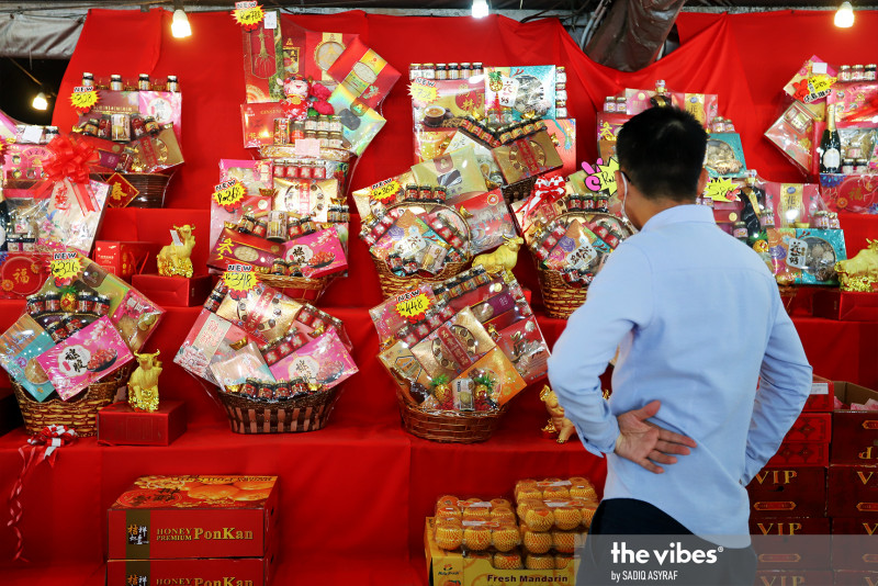 With profit ripe for the picking, PJ fruit sellers to stay open this CNY