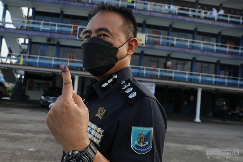 Polling centres in Johor open at 8am for early voting today