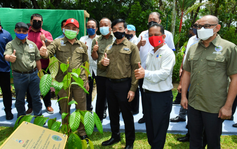 Sabah CM promises exploitation of forests ‘beyond timber’ 