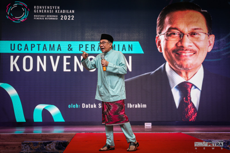 Uphold your independence, Anwar tells judiciary amid probe against judge Nazlan