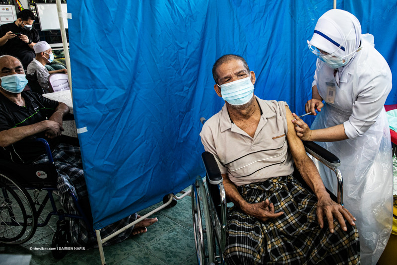 [UPDATED] Fourth dose registration open on MySejahtera for elderly, immunocompromised