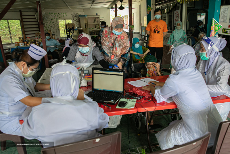 Convert all MoH health clinics into vaccination centres, DAP tells govt