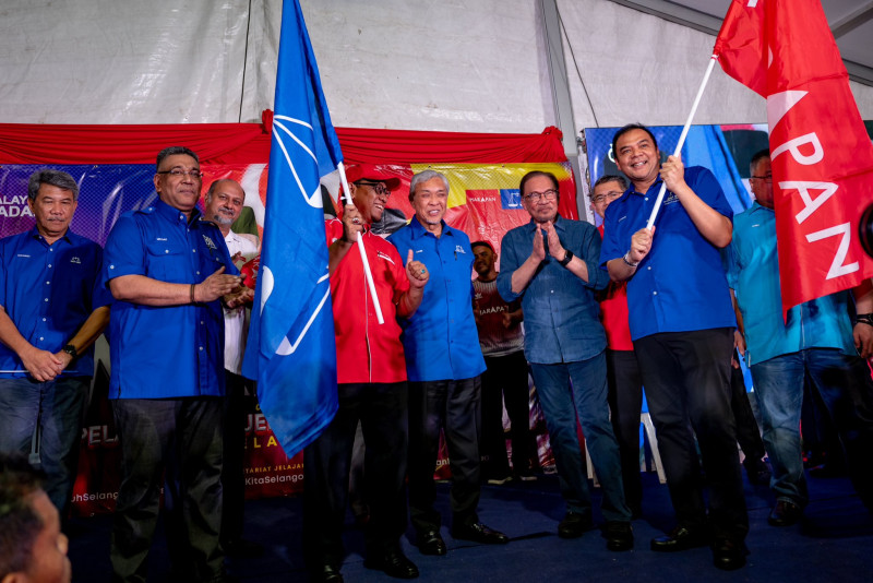 ‘Perpaduan’, the new battle cry as Anwar, Zahid launch S’gor election machinery