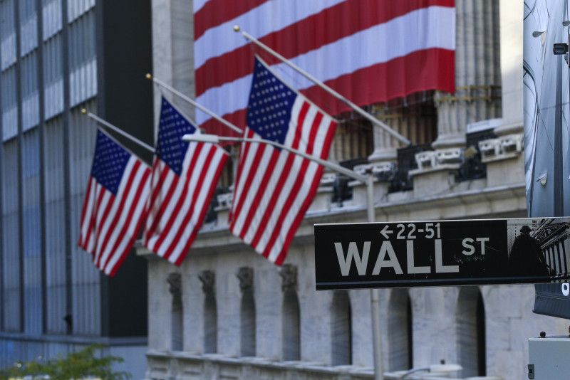 Inflation, high valuations cause market downturns despite recovery hopes