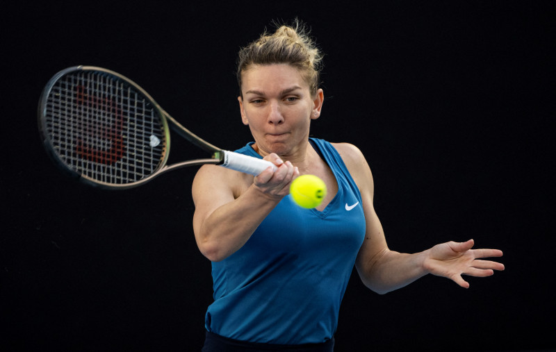 Halep sends Australian Open warning with first title in 16 months