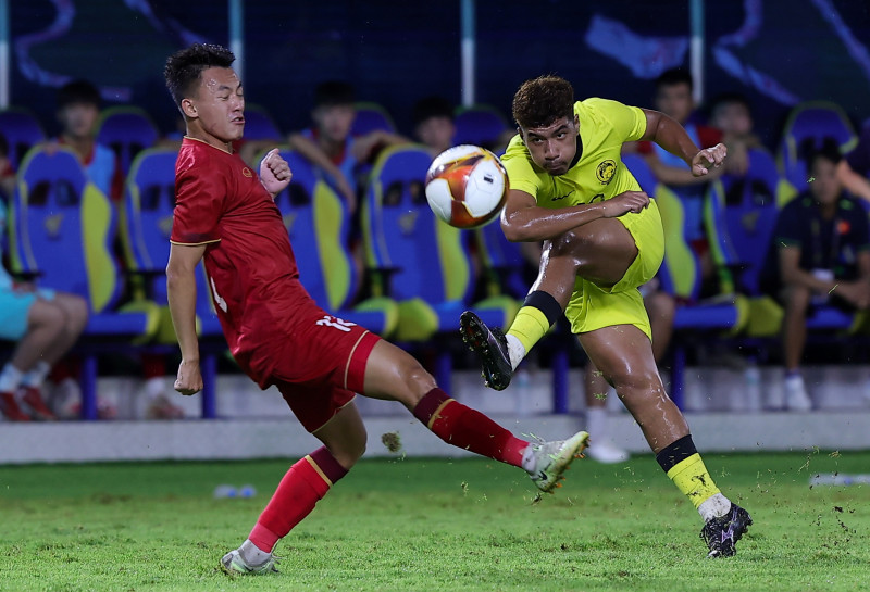 SEA Games: Vietnam send Harimau Muda packing