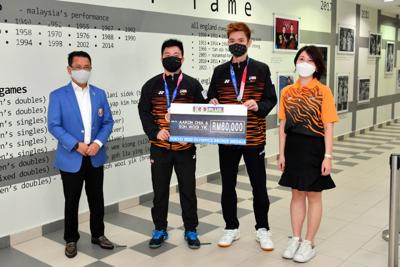 National shuttlers, coaches rewarded for Olympic, Paralympic medal win
