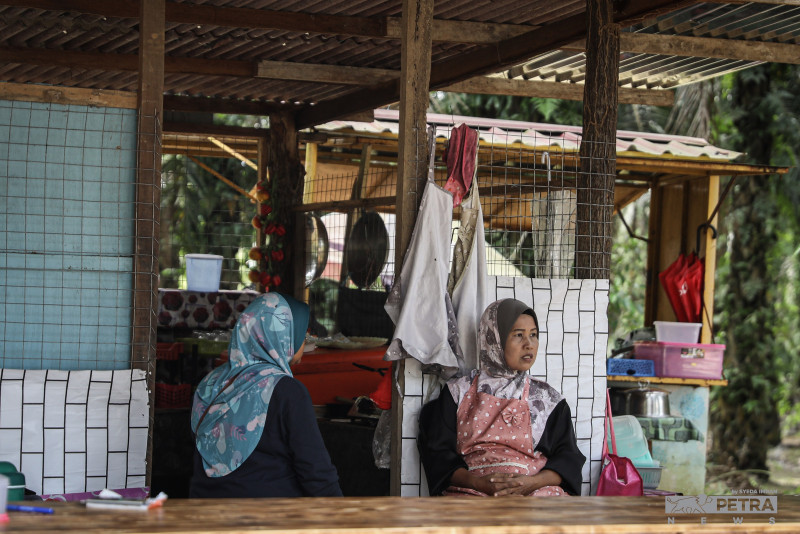 GE15: Bera’s Orang Asli, Felda settlers content with Ismail Sabri as PM
