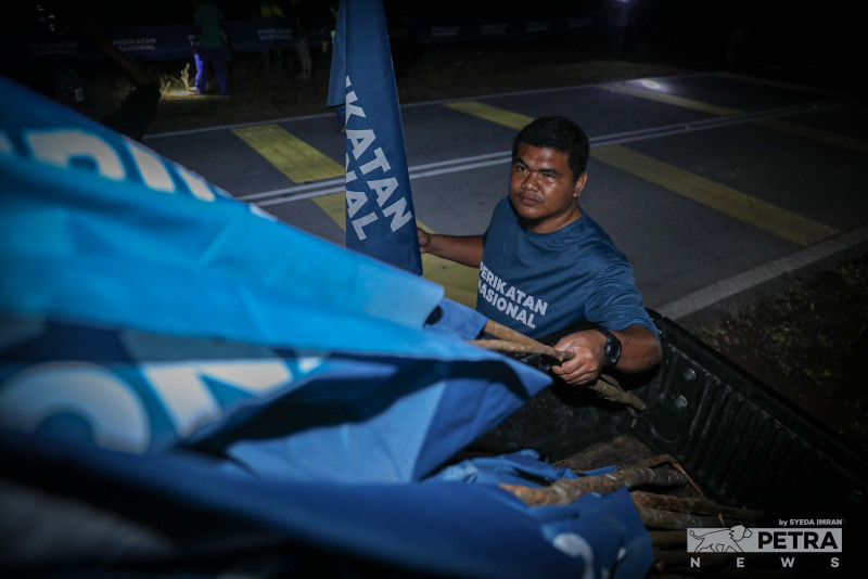 GE15: flags, banners still campaigning staples in elections