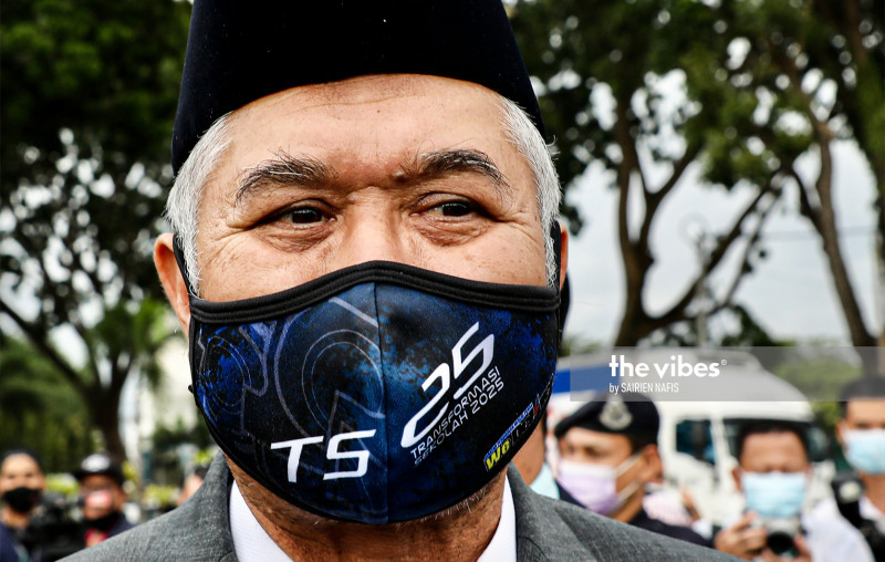 Perak PAS commissioner, party reps apologise to Sultan Nazrin