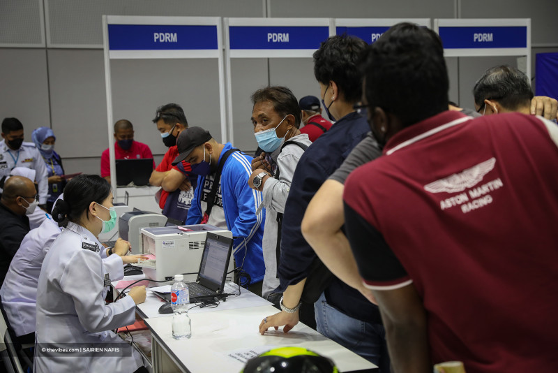 [UPDATED] KLCC summons discount counters to close immediately over SOP breach: Khairy