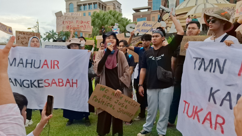 More than 80 gather for #KamiMahuAir Sabah rally