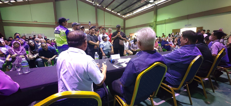 Sembulan Tengah villagers protest eviction, threaten street demonstration