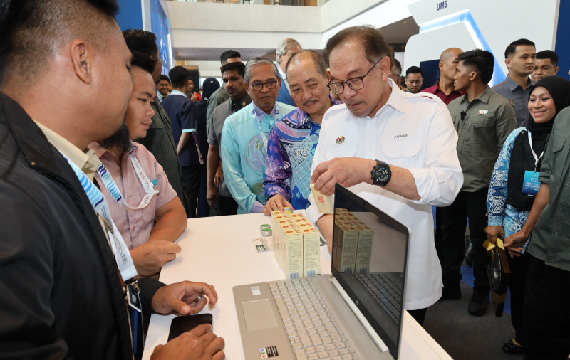 Focus on good governance and leverage on blue economy to  be greater, Anwar tells Sabahans
