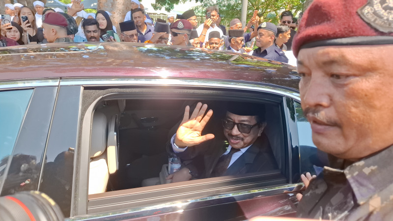 Thousands welcome Musa Aman at Kota Kinabalu Airport