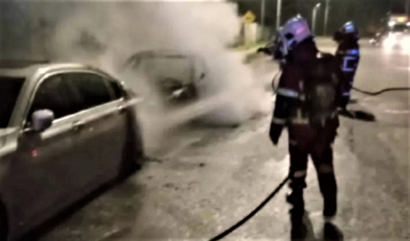 Midnight blaze destroys BMWs at Ara Damansara gallery
