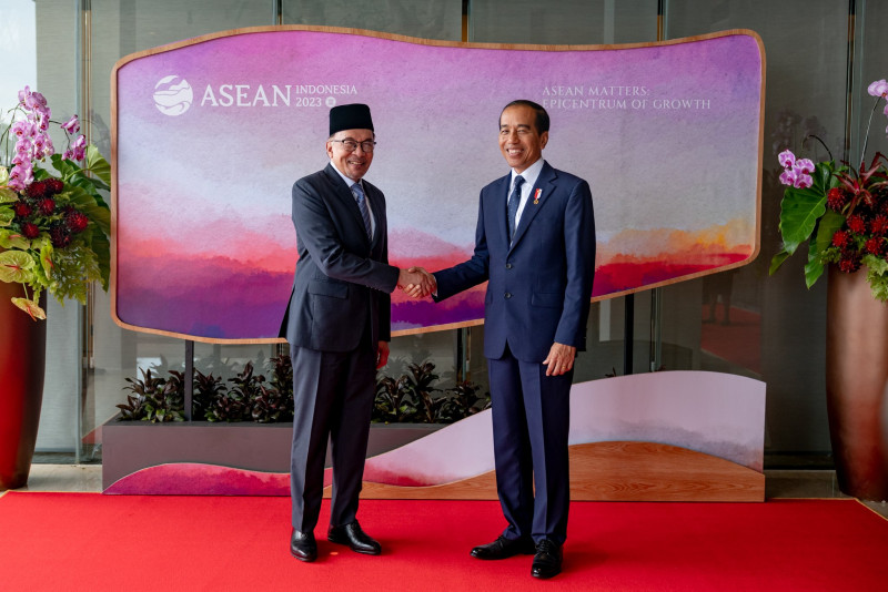 Anwar attends 42nd Asean Summit opening, plenary session
