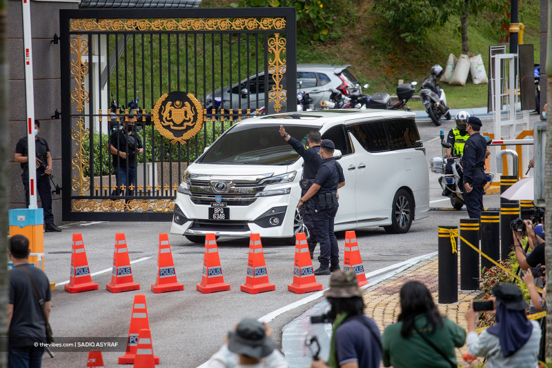[UPDATED] Wee Ka Siong leaves after meet with Agong