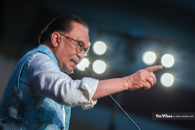 Minute all your discussions on A-G report, Anwar tells top civil servants