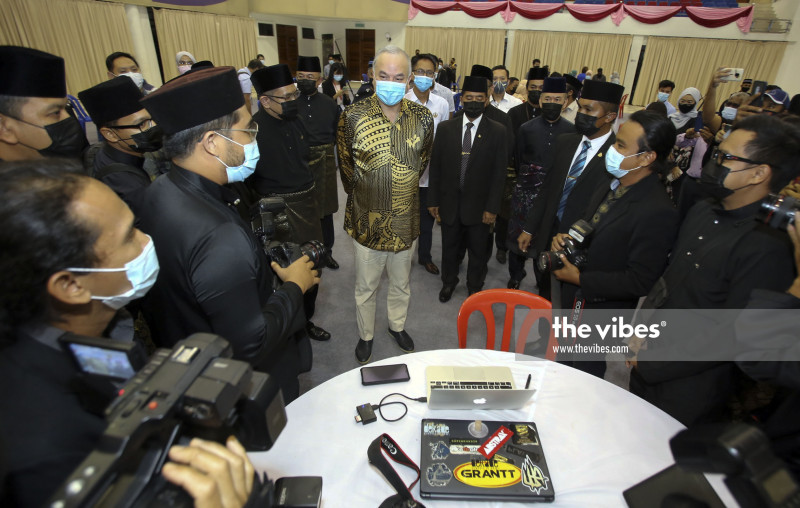 Sultan Nazrin thanks journalists covering Perak crisis