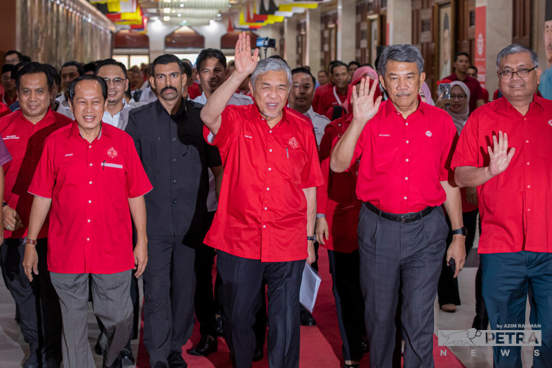 With Umno gallery calling for open contest to top two posts, will Zahid bite the bullet?