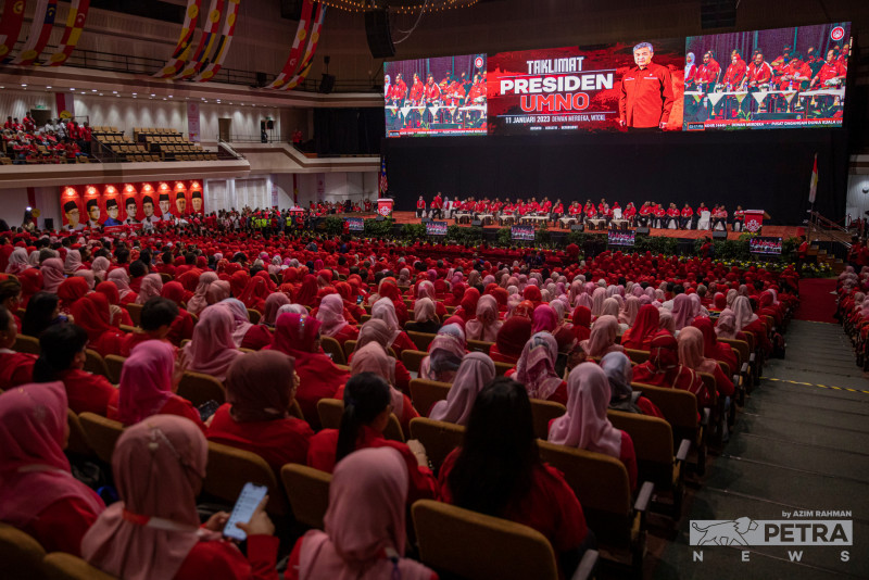 Zahid alludes to disciplinary action against those supporting Perikatan