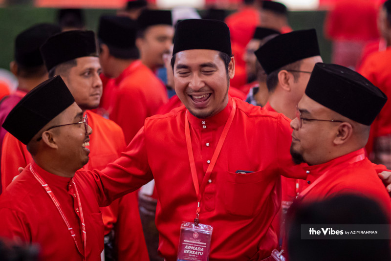 Wan Fayhsal cheers after speaker verifies Yayasan Albukhary report not by him