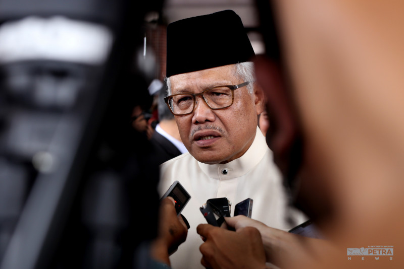 Why obstruct natural course of justice in ‘Allah’ case, Hamzah asks govt