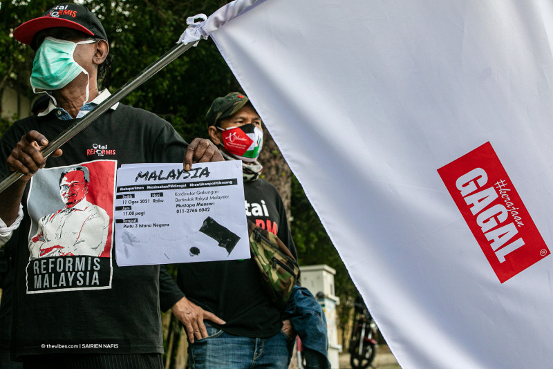 In memo to palace, NGOs urge Parliament to reconvene by Friday or flags will fly