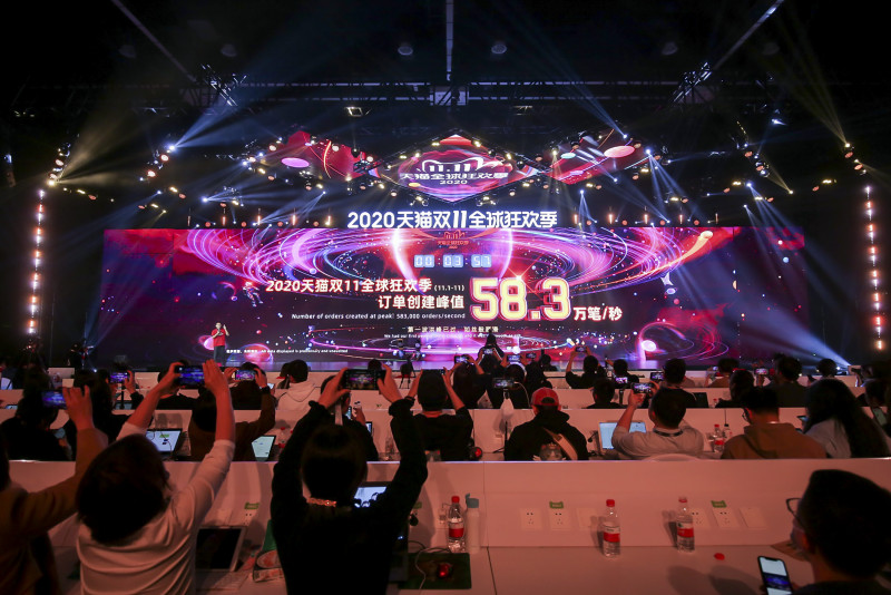 China shoppers splash the cash in world’s biggest spending spree
