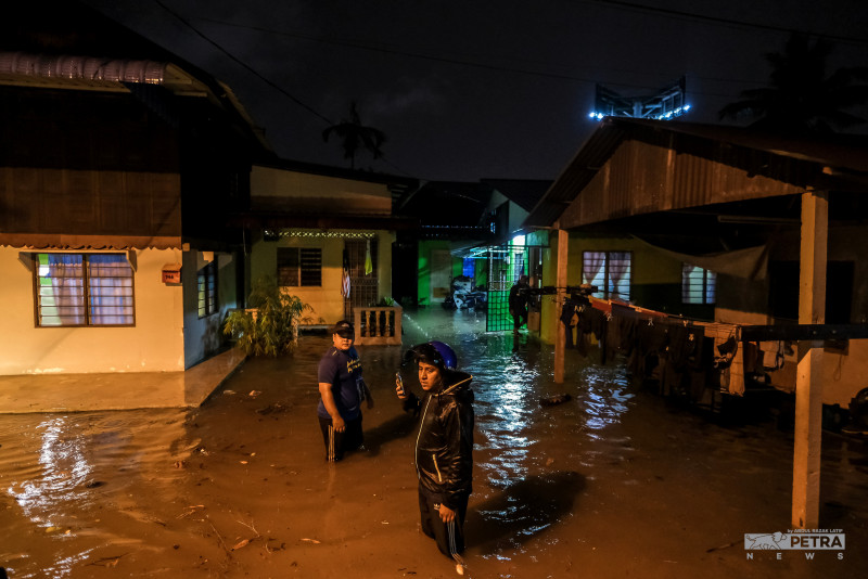 117 flood victims evacuated to three PPS in Penang