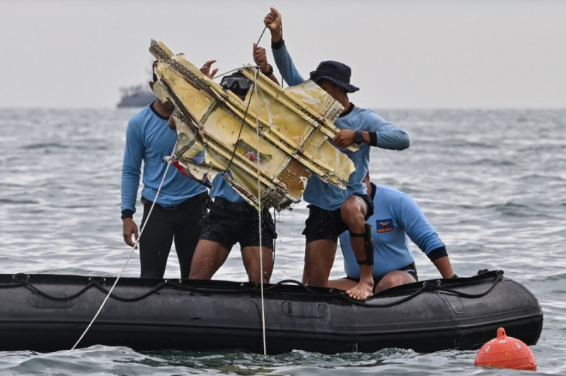Indonesian plane did not explode before crashing into water: safety committee