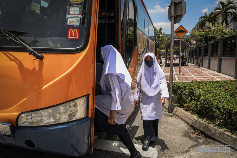 Melaka encourages masking in public areas, including schools