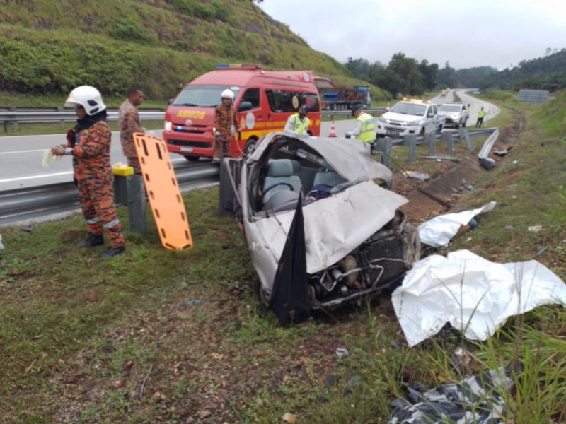 Three dead, one injured as car skids on LPT