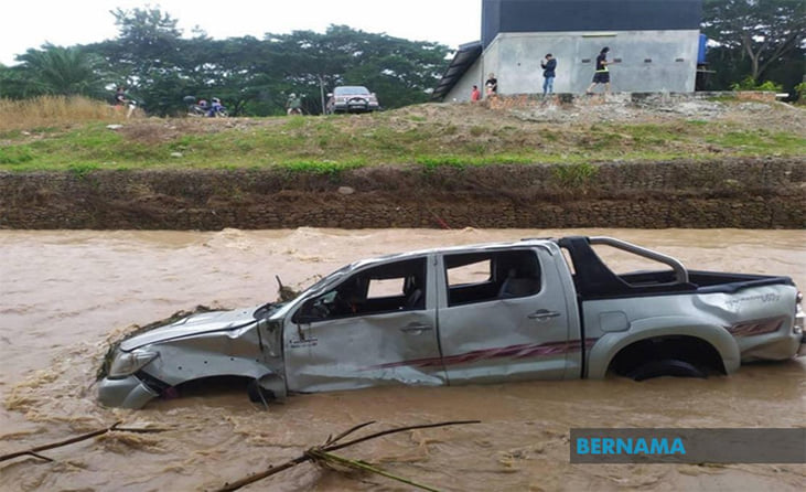 Search for two kids in vehicle swept away by river enters third day 