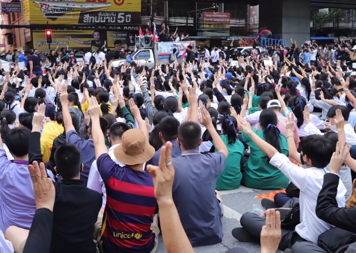 Thai PM says may lift emergency decree as rival rallies rock nation
