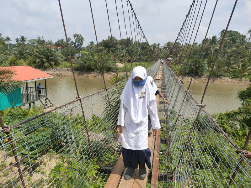 No choice but to cross: Kg Nelayan Tengah villagers brave dilapidated bridge with trepidation