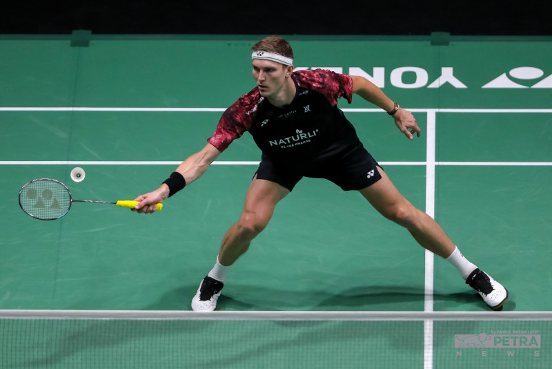 M’sia Open: top guns Axelsen, Yamaguchi breeze into semis