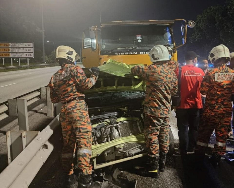 Lorry crashes into nine vehicles on Elite Expressway, injuring three 