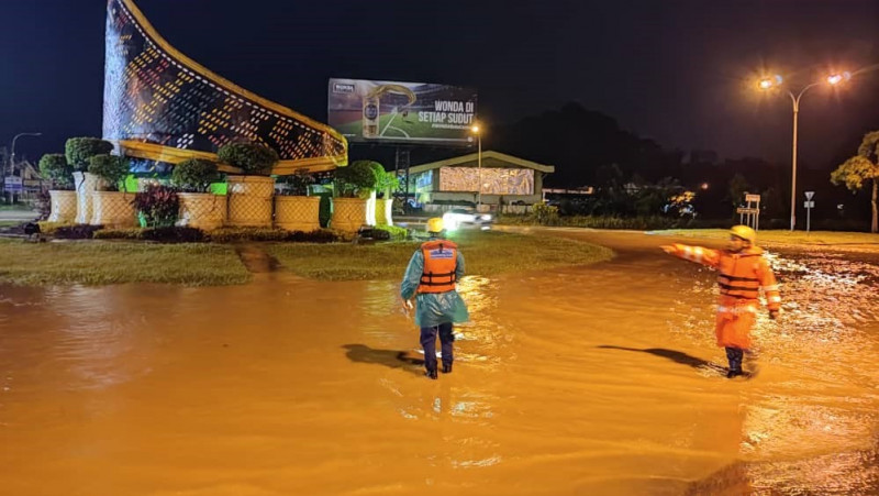 35 victims evacuated as floods hit Penampang