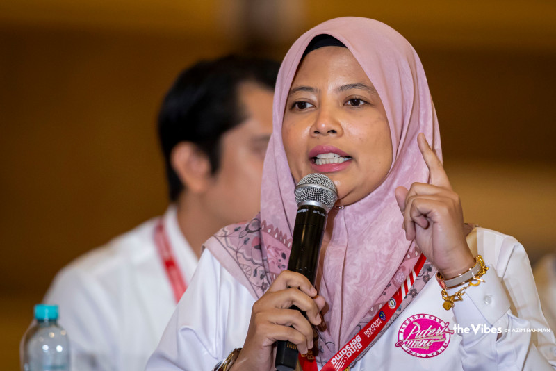 UMNO leaders seek time to mourn Bung Moktar before discussing successor